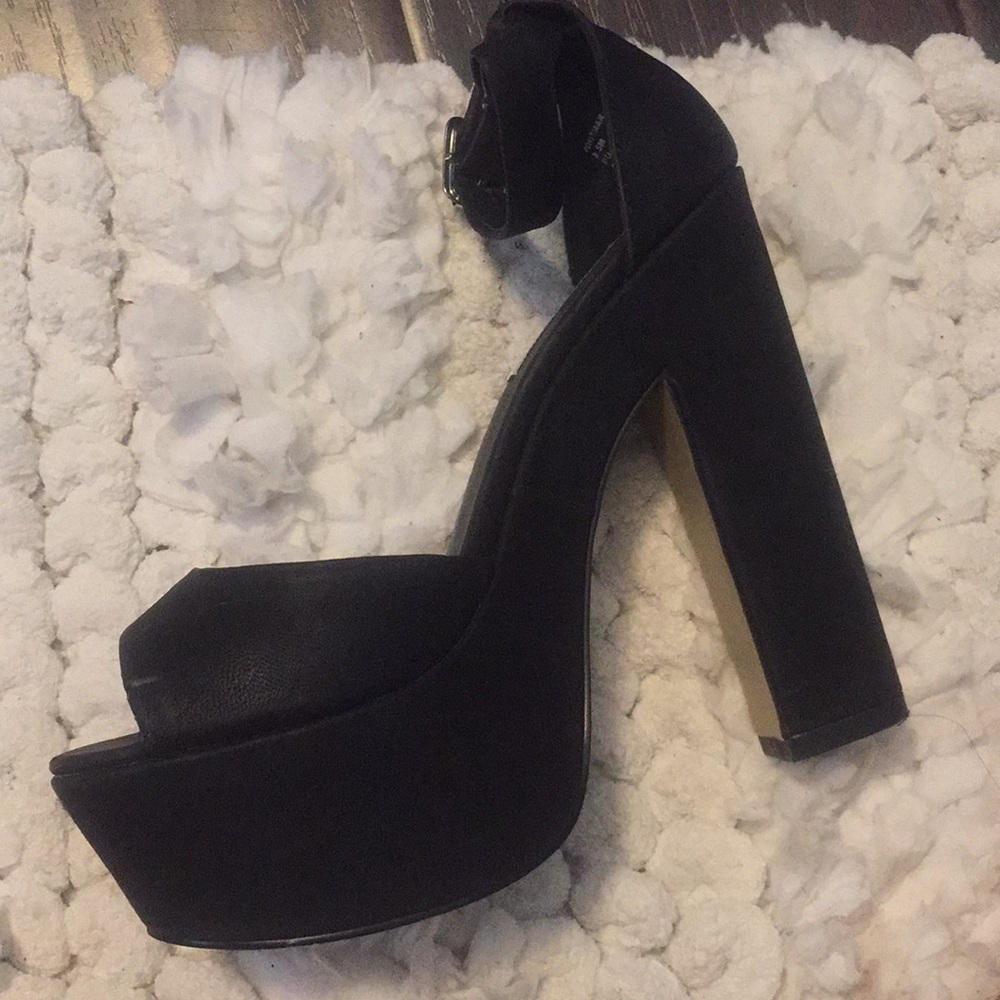 Steve Madden black platform heels
